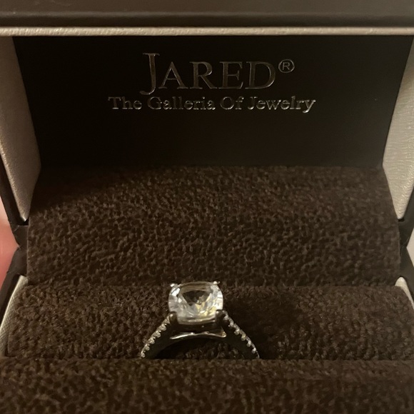 Sterling silver and White Topaz cushion cut gemstone ring Jared’s size 5 💍 - Picture 7 of 7